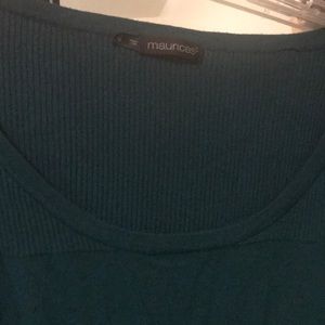 Green 3/4 sleeve shirt